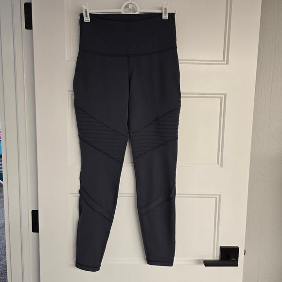 Women's Old Navy Active "Go-Dry" Gray Cropped Athletic Leggings | Size Small - Picture 1 of 9
